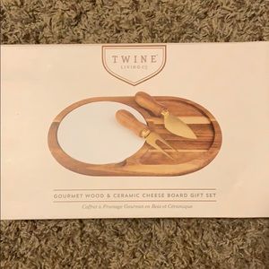 Twine Living Gourmet Wood & Gourmet Cheese Board